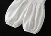 Wholesaleの赤ちゃんの男の子の洗練されたガウン2020新しいスタイルの白い誕生日ワンピースローマンオーバーオール+帽子0-2Y 9706BB