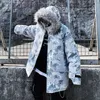 Męska Down Parkas gruba zimowa kurtka Mężczyźni Kamuflaż z kapturem Parka Fur Płot 2022 Man Harajuku Japońskie krawat streetwear bar barwnik plus size KK32731