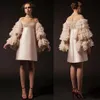 Champagne Krikor Jabotian Short Prom -klänningar från axel knälängd långärmad cocktailfestklänningar Tiered spetspärlor aftonklänning