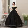 Robe de bal noire robes de mariée gothiques sur l'épaule longueur au sol longue princesse dentelle perlée appliques tulle robe de mariée noire non blanche