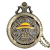 Vintage Bronze One Piece Montre De Poche Japonais Animer Pirate Crâne Montres À Quartz Hommes Femmes Enfants Collier Pendentif Chaîne Horloge Gif327N