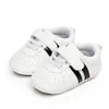 Sapatos de bebê menino menina tênis PU branco recém-nascido infantil primeiros andadores casuais berço mocassins
