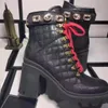 Storlek 42 Kvinna Läder Skor Lace Up Ribbon Belt Buckle Ankel Boots Fabrik Direkt Kvinna Rough Heel Round Head Höst Vinter Martin Boots