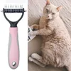 La rimozione del gatto del cane della guarnizione della pelliccia Dematting Deshedding Pet Brush cani pettine Pet Grooming strumento di passe-partout di capelli ricci lunghi pettine BH2297 TQQ