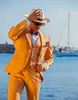 Neue hohe Qualität zwei Taste orange Bräutigam Smoking Kerbe Revers Groomsmen Best Man passt Mens Hochzeitsanzüge (Jacke + Pants + Weste + Tie) 706