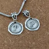 50 stks / partijen enkelzijdige brief "P" Alfabet Initial Charms Dangle Bead voor Sieraden Maken Ketting DIY Accessoires 18x30.5mm A-468A