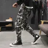 2019 splice joggers calças dos homens camuflagem carga calças dos homens solto camo plus size 5xl calças masculinas 019297f