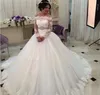 Saudiarabien utanför axelbollkännarna Weeding Dresses Scallop Luxury Crstal Långärmad Bröllopsklänningar Lace Bride Dress Beading Belt