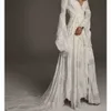 Eleganta Bohemain Bröllopsklänningar V Neck Lace Bridal Gowns Puffy Långärmad Boho Beach Bröllopsklänning Anpassad Plus Storlek