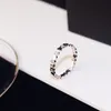 Nouvelle mode Luxury Micro-instruit Zircon Ring Géométrie Hive Circle Shiny Luxury Ring Fashion Wild Couple Wild Ring Valentine Bijoux Saint-Valentin et Gift de la fête des mères SPC