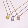 デザイナーブランドのカップルネックレスファッション高級ロックペンダントネックレス 18K チタン鋼メッキ女性ネックレス誕生日ギフト