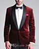 Borgonha Velvet Slim Fit 2018 Noivo Smoking Ternos De Casamento Custom Made Groomsmen Melhor Homem de Ternos de Baile Calças Pretas (Jaqueta + Calça + Gravata + Lenço)