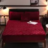 Luxurious Coral Warm Bed Covers Crystal Velvet Mattress Covers Supplier Thickened Bedsets Protective Cover