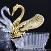 結婚式の好みの保有者ギフトボックスヨーロッパのスタイルのアクリル白鳥のユースリーキャンディボックス甘い結婚式のギフトボックスの供給