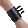 Mode-PU lederen armwarmers brede armband manchet polsband armband riem met drie gesp slachters Bracer beschermend arm armor