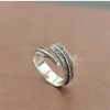 Großhandels-925 Sterlingsilber-Thai-Silber-Feder-Ring für Frauen-Schmucksache-Geschenk-Finger-geöffnete Feder-Ringe einzelner Punkschädel-Ring
