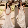 2020 Boho Brautkleider, Blumen-Spaghetti-Träger, ärmellos, applizierte Spitze, Sweep-Zug, Brautkleid, rückenfrei, maßgeschneidert, Robes de Mari￩e