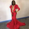 Charmante Plume Rouge Robes De Bal 2K19 Robes De Soirée Sirène Afrique Du Sud Manches Longues Or Dentelle Appliques Balayage Train Robe De Fête