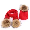 Chapeaux, écharpes Gants Ensembles Automne et hiver Chapeaux de coton tricotés pour femmes Chaud Fourrure de raton laveur Pom-Pom Chapeau de ski pour enfants Écharpe Parent