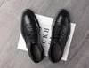 安く男性のドレスの靴の形式の結婚式の男性の革の靴のブローグのビジネスオフィスオックスフォード