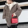 Kids handväskor 2019 Koreanska tjejer Mini Princess Purses Fashion Chain Cross-Body Bags High Quatchuity Pu Heart Tote Bags Girls Presenter