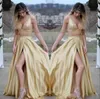 Sexig Guld Två Pieces Satin V Neck Long Prom Dress Slit Court Train Dresses Evening Wear