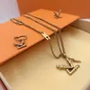 Europe America Fashion Jewelry Sets Lady Women Retro Style Engraved V Initials Twig Necklace Earrings Sets (1Sets)