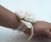 Flickor Brudtärna Handled Blommor Bröllopsbal Party Corsage Armband Tyg Hand Blommor Elastisk Snörning Blomma Bröllopsförsörjning 30st/lot GB302