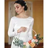 Vintage Design Długie Rękawy Suknie Ślubne Okrągły Neck Linia Satyna Proste Styl Bridal Suknie Plus Rozmiar 2020 Najnowszy Vestidos de Novia