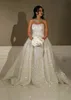 Sjöjungfru klänning paljetterad överskjolar glänsande axelbandslösa brudklänningar underbara saudiarabien bröllopsklänningar med löstagbara tåg