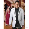 Tuxedos de marié blanc à deux boutons de haute qualité Notch Lapel Groomsmen Best Man Costumes de mariage pour hommes (veste + pantalon + gilet + cravate) D: 169