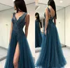 Długie sukienki Prom Dark Blue Vestido De Festa Illusion Bodice Backless Front Slit Specjalne okazje Suknie Aplikacje Frezowanie Formalna sukienka imprezowa