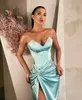 Sky Blue Arabic Mermaid Evening Dresses Sweetheart High-Split Prom Dress Satin Ruched Golvlängd Elegant Formell Party Kake Billiga