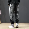 秋のファッションストリートウェア男性ジーンズスプライスデザイナーマルチポケットハーレムジーンズ男性貨物パンツヒップジョガー