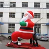 Decorazioni natalizie Gonfiabile gigante da esterno Saluto Babbo Natale Palloncino modello Babbo Natale seduto soffiato ad aria da 4 m