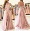 Blush Pink podzielone Druhny Sukienki 2019 Sheer Neck 3/4 Długie rękawy Aplikacje koronkowe Maid of Honor Country Wedding Gowns Tanie 329 329