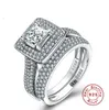 Partihandel - Lyxig smycken ren 100% 925 Sterling Silver Princess Cut Vit Sapphire Gemstones CZ Diamond Kvinnor Bröllopspar Ring Set Present