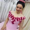 2020 Nuovo rosa rosso fatto a mano fiori abito di sfera abiti da sposa scollo a barca corsetto indietro vestito da partito per dolci 16 ragazze da sposa lungo