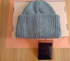 Beanie / Skull Caps Bloco Bordado Malha Cashmere Grosso Casal Quente Amantes Pai-Filho Chapéus Maré Rua Hip-Hop Lã Cap Adulto Crianças Udn2 Z3J7