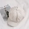 Ny mode basker Kvinnlig platt cap höst vinterfjäder hattar för kvinnor åttkantiga mössmålare hatt vintage England konstnär pläd