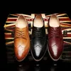 Scarpe da uomo d'affari primavera e autunno New Bullock Carved England Wind Pointed Casual Shoes Men