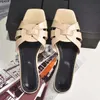 Högkvalitativ kvinna Slipper Lyxig designer Sandaler Flip Flops Äkta Läder Flats Casual Skor Storlek 34-43 med lådor Shopping Väskor