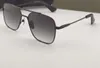 Kwadratowe okulary przeciwsłoneczne Czarne złote szczotkowana rama z szarym gradientowym obiektywem 57 mm 111 Vintage Okulary przeciwsłoneczne Gafas de sol męskie okulary przeciwsłoneczne z pudełkiem