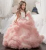 Nuovi abiti economici per ragazze di fiori per la cerimonia nuziale Blush Pink Ball Gown Cap maniche Tulle Ruffles Tiered Beaded Children Kids Party Abiti da comunione