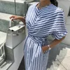 Femmes coréennes été coton bleu rayé bandage fendu longue robe femme longue moulante grande taille robe robe femme Ete Sukienki MX200518