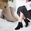 熱い販売2019春秋女性ブーツ新しいファッションカジュアルレディースフロックショートブーツ女性ミドルヒール