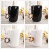 Vente en gros - Cadeaux mignons créatifs Amoureux Couple Élégant Cristal Bague En Diamant Tasse En Céramique Eau Lait Tasse À Café Drinkware caneca noir blanc