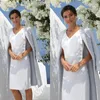Ljusblå mor till bruden klänningar med lång jacka v neck knä längd bröllop gästklänning spets appliqued satin formella kvällsklänningar