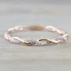 Womens Fashion Gemstone Rose Gold Engagement Ring Smycken Rund Simulerad Diamant Twist Ring För Bröllop
