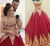 Kırmızı Afrika Gelinlik Altın Dantel Aplike Straplez Dantel-up Draped Balo Vestidos De Novia Ülke Gelinlik Gelinlikler Artı